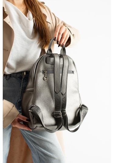 Vegan Deri Kadın Sırt Çantası 35 25 Cm Yağmur İtici Kumaş Mega Bag Günlük Kullanıma Uygun Gümüş