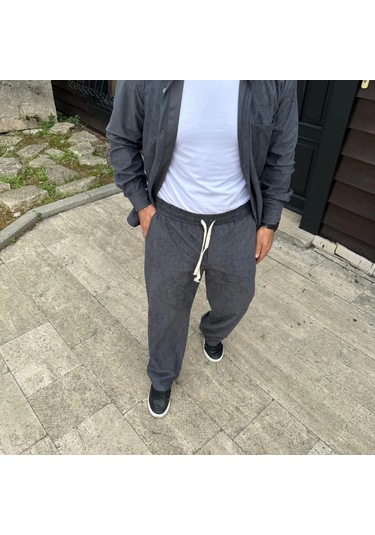 Erkek Kadife Oversize Takım - Gömlek Ve Pantolon İkili Set Füme Corduroy Şıklığı, Rahat Ve Zarif Duruş Yumuşak Dokulu Kadife Kumaş, Düğmeli Gömlek Üst Ve Lastikli Pantolon Alt Parça İle Gün Boyu Konfor- Füme Çok Renkli