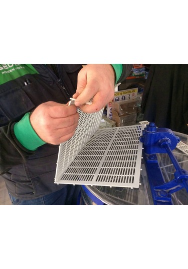 Ana Arı Hapsetme 3 Çerçeveli