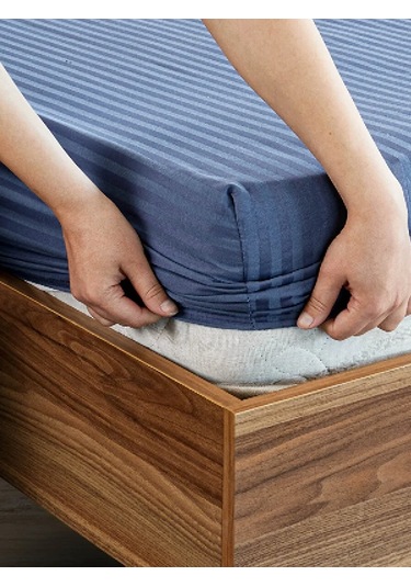 İndigo Mavi Pamuklu Çizgili Saten Lastikli Çarşaf Takımı Tek Kişilik + 1 Yastık Kılıfı Lacivert
