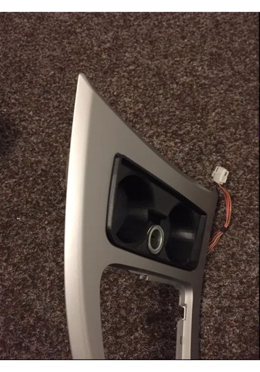 Bmw E90 Çakmaklıklı Bardaklık