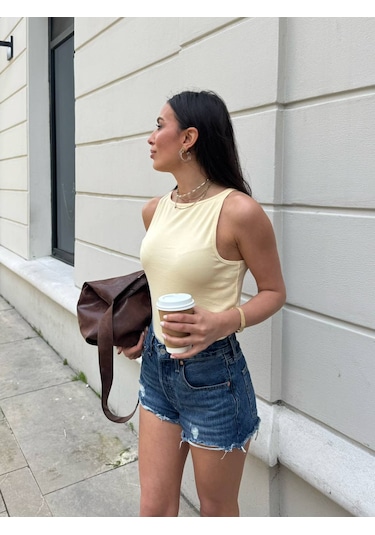 Lea Kayık Yaka Askılı %95 Pamuk Basıc Premıum Tuşe Bluz Tereyağı Sarısı