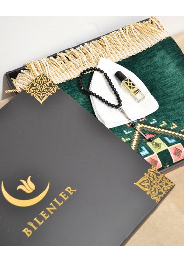 Erkekler İçin Seccade Takke Tesbih Esans Hediyelik Seti Kilim Desenli Kadife Astarlı Seccade Ve Özel Kutulu Lüks Hac Umre Hediyesi Yeşil