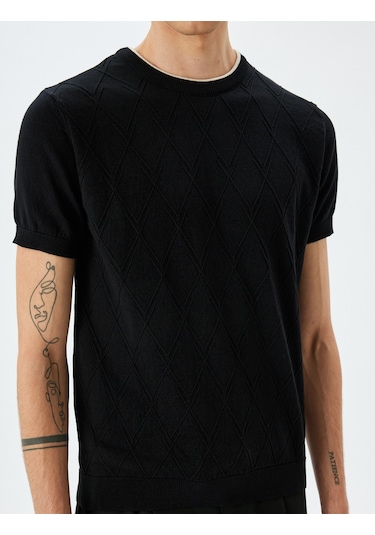 Koton Regular Fit Geometrik Dokulu Kısa Kollu Pamuklu Triko Kazak Siyah 5sam70010ht Siyah Koton Regular Fit Geometrik Dokulu Kısa Kollu Pamuklu Triko Kazak Siyah 5sam70010ht Siyah