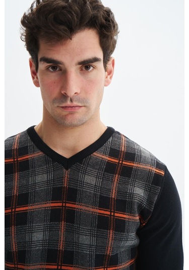 Arma Erkek Slim Fit Likralı Akrilik Kumaş V Yaka Kareli Kazak K0kro0860 Siyah