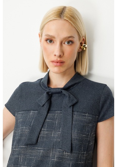 Ekol Kadın Yakası Fiyonk Detaylı Desenli Elbise 4019 Lacivert Lacivert