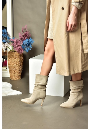 Fox Shoes R404020302 Bej Süet İnce Topuklu Büzgülü Kadın Bot Bej