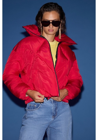 Manon  Kadın Dik Yaka Kapitone Desenli Orta Kalınlıkta Rüzgar Geçirmez Şişme Dış Giyim Kırmızı Mont