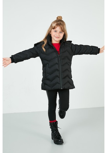 Lela Peluş Astarlı Yakası Suni Kürklü Çıkarılabilir Kapüşonlu Kışlık Kız Çocuk Mont 5766041 Siyah Lela Peluş Astarlı Yakası Suni Kürklü Çıkarılabilir Kapüşonlu Kışlık Kız Çocuk Mont 5766041 Siyah