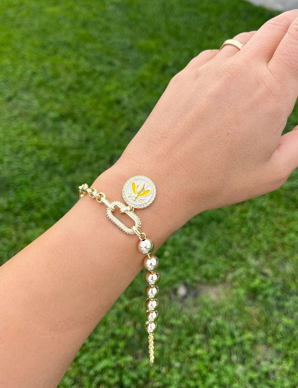 Arı Charmlı Bileklik Çok Renkli