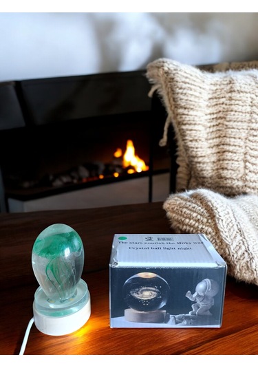 Ahşap Altlıklı Yeşıl Renk Dekoratif Işıklı Küre