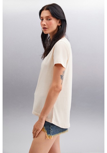 Samantha Kadın %100 Organik Pamuklu Comfort Fit Arkası Uzun Basic Örme Bej T-shirt