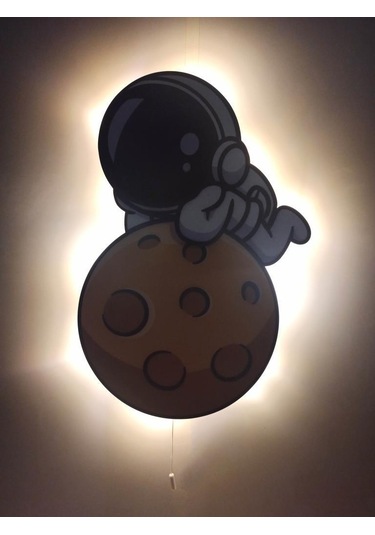 CajuArt Uzanmış Astronot Ahşap Işıklı Çocuk Odası Duvar Tablosu