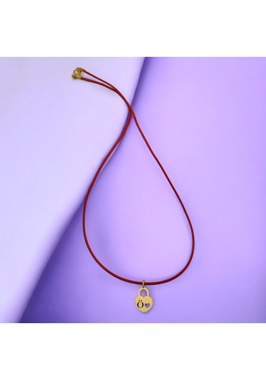 Ö Harfine Özel Kırmızı Bağlıklı Kalp Figürlü 14 Ayar Altın Plakalı Hediyelik Kolye-633harf Ö