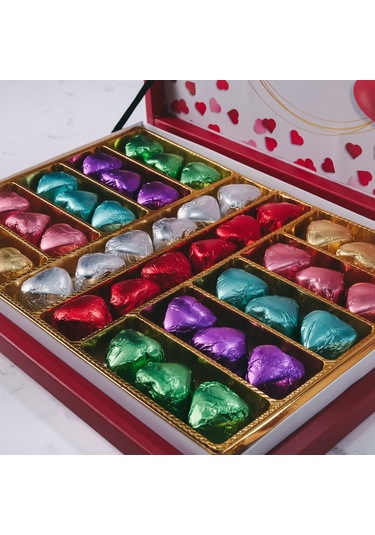 Kelebek Kalpler Temalı Beyaz Kutu 42 Adet Yaldızlı Kalp Çikolata