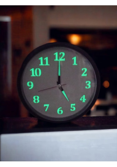 Fosforlu Gece Karanlıkta 5 Saat Parlayan Duvar Saati 22 Cm D4 Siyah - Beyaz