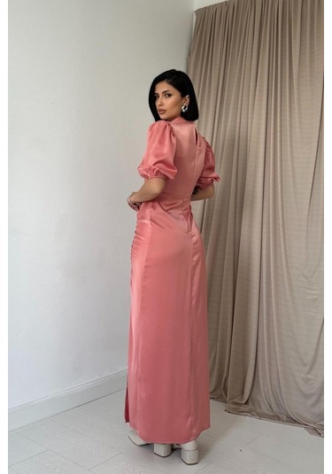 The İstanbul Pudra Büzgülü Saten Elbise Pudra