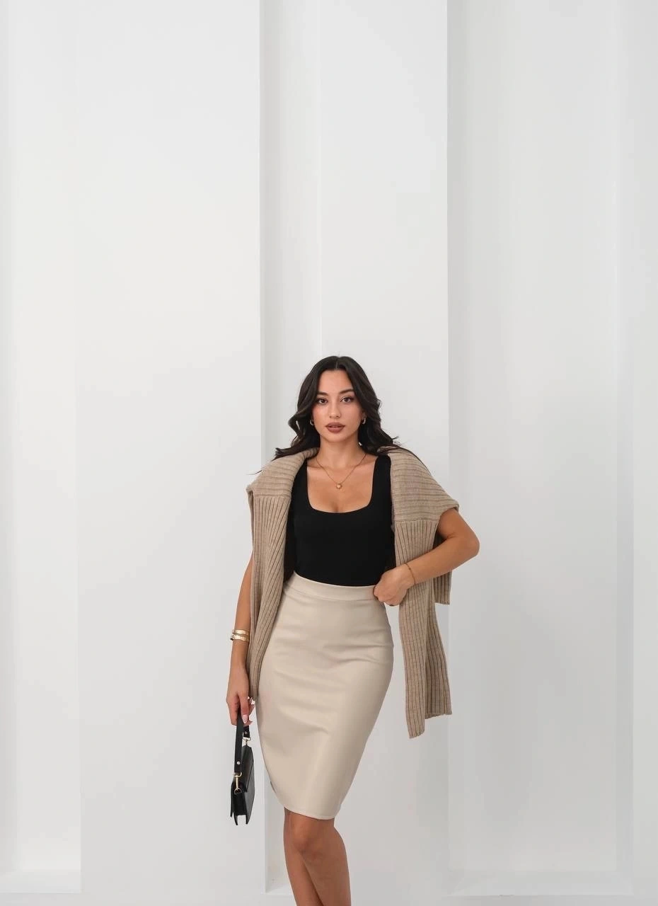 Arkadan Yırtmaçlı Kalem Etek Bej Bej