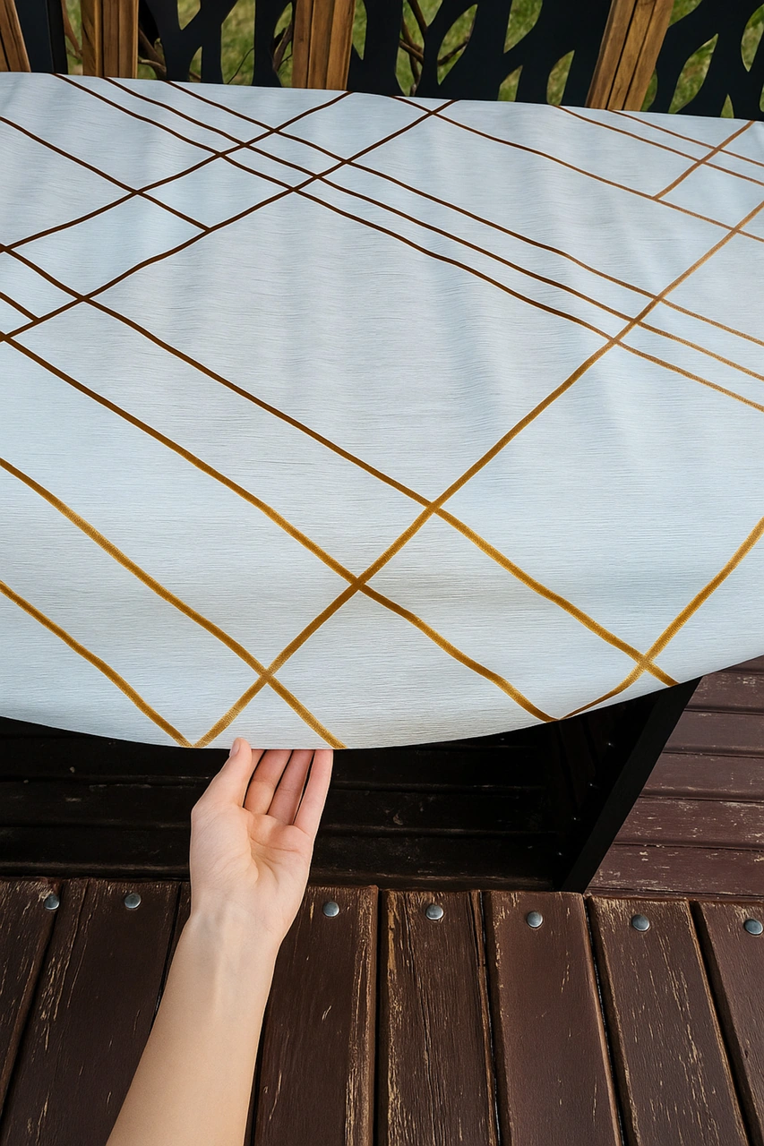 Rona Home Bej Kırık Beyaz Gold Şerit Desenli Masa Örtüsü Silinebilir Lüks Muşamba Sofra Bezi Bej