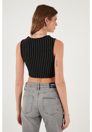 Lela Slim Fit Kalp Yaka Düğmeli Kalın Askılı Crop Bayan Yelek 5865497 Beyaz-Siyah