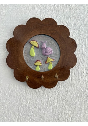 Pelince - Salyangoz Ve Mantar Figürlü - Epoksi Ahşap Anahtar Askılığı Tek Ürün - Çap: 18 Cm Ahşap