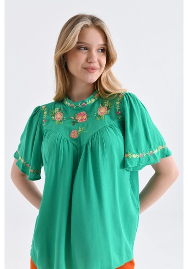 Kadın Yeşil Bisiklet Yaka Nakış Detay Mendil Kol Salaş Bluz Yeşil