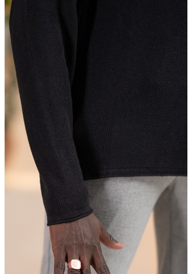 Regular Fit Likralı Kendinden Çizgili Mevsimlik Spor Kazak Siyah