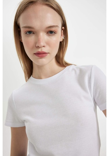 DeFacto Coool Fitted Vücuda Oturan Waffle Basic Düz Kısa Kollu Tişört D5181AX24AUWT32