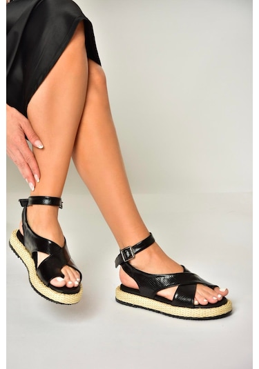 Fox Shoes U973264507 Siyah Yılan Baskı Kadın Sandalet Siyah