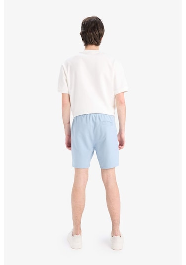 DeFacto Slim Fit Dar Kesim Dar Paça Basic Düz Şort B8674AX25SPBE524