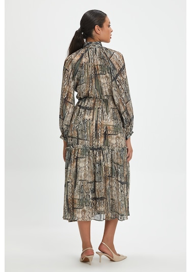 Kadın Uzun Elbise - Yılan Derisi Desenli, Balıkçı Yaka Ve Taşlı Düğme Detaylı, Şık Ve Modern Tasarım - Günlük Ve Özel Kullanım İçin Elbise Yeşil