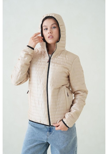 İçi Astarlı Su Ve Rüzgar Geçirmez Cepli Kapüşonlu Kadın Mont Bej