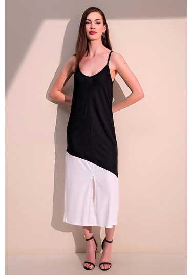 Kadın Siyah & Beyaz Rahat Asimetrik Bloklu Yırtmaçlı Askılı Uzun Elbise Siyah