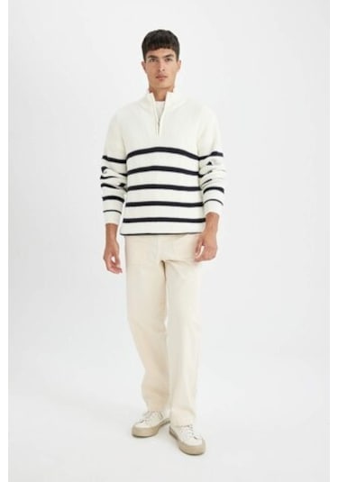 DeFacto Standart Fit Dik Yaka Yarım Fermuarlı Çizgili Triko Kazak D3274AX24WNER139 Ekru DeFacto Standart Fit Dik Yaka Yarım Fermuarlı Çizgili Triko Kazak D3274AX24WNER139 Ekru