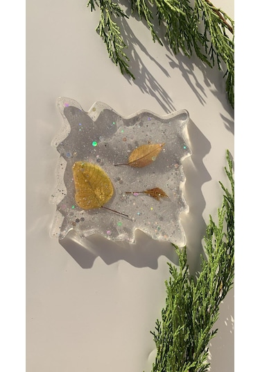 Şeffaf Epoksi İçinde Glitter Ve Kurutulmuş Yapraklı Dalgalı Kare Şeffaf