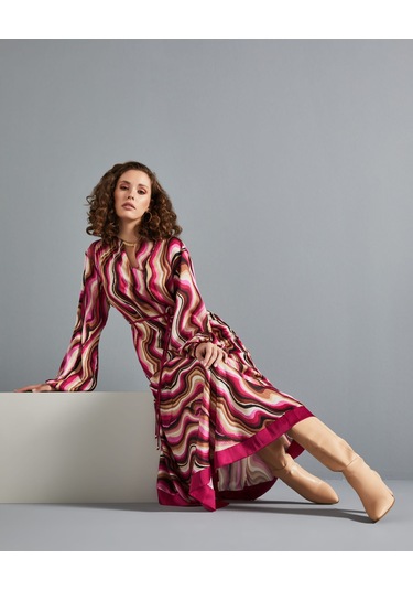 Renkli Desenli Kadın Elbise - Beli Şerit Detaylı - Uzun Kollu - Modern Ve Şık Tasarım - Günlük Ve Özel Gün İçin Elbise Fuşya