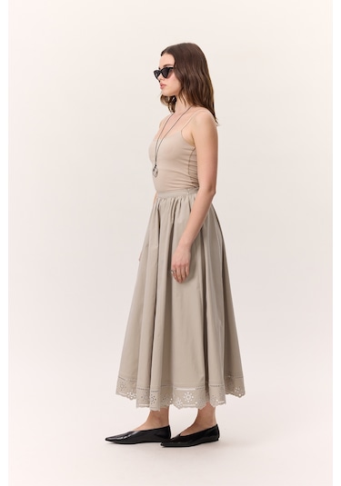 Nakış Detaylı Geniş Etek Taş Taş
