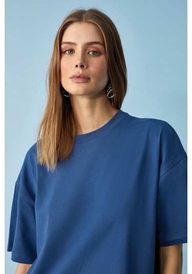 Jemmy Kadın %100 Organik Pamuk Relaxed Fit Yırtmaçlı Yuvarlak Yakalı Lacivert T-Shirt