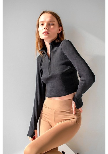 Siyah Bilek Detaylı Fermuarlı Crop Bluz Siyah