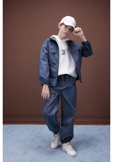 DeFacto Erkek Çocuk Oversize Geniş Kalıp Yarım Balıkçı Yaka Fermuarlı Paraşüt Bomber Ceket D8537A825SPAR234