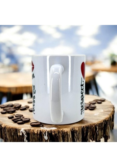 Aşk Dolu Renkli Kalp Ve Öpücük Baskılı Kupa - Romantik Ve Özel Tasarım Beyaz