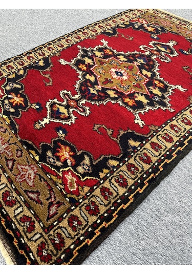 Burak Halı El Dokuma Kırmızı 88 x 142  CM %100 Yün Kök Boya Yörük Halısı