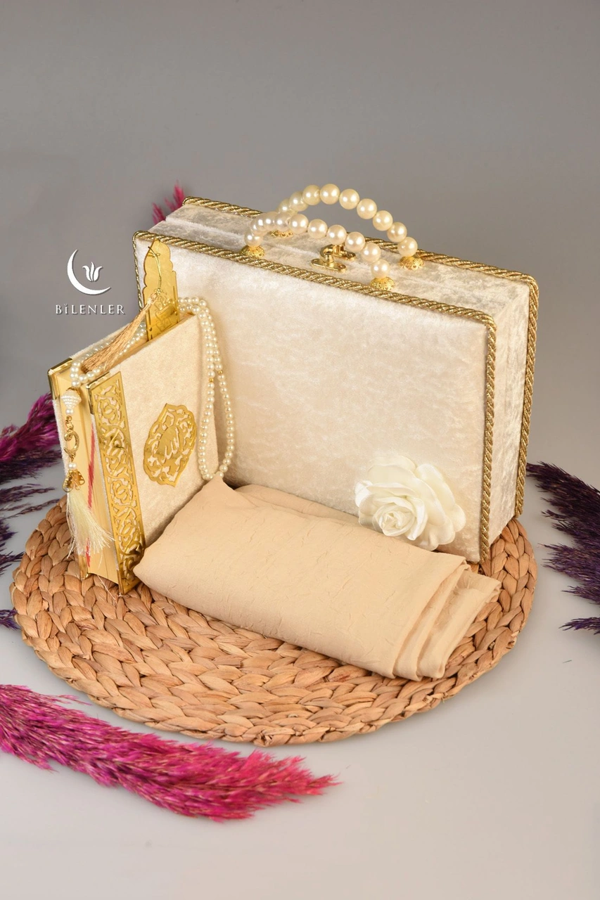 İnci Ahşap Kadife Kutulu Kur'an-ı Kerim Çeyizlik-hediyelik Set Krem Renk