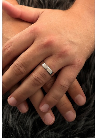 Fiyonk Kuyumculuk 14 Ayar Altın 5 Mm Erkek Köşeli Alyans 001