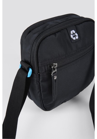 D00713 Discovrey Askılı Çanta Siyah