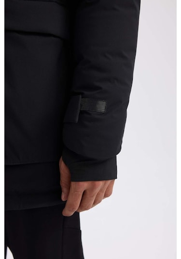 DeFactoFit Su İtici Regular Fit Kapüşonlu Su Geçirmez Parka C6065AX24WNBK81 DeFactoFit Su İtici Regular Fit Kapüşonlu Su Geçirmez Parka C6065AX24WNBK81