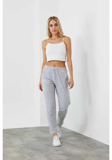 Kadın Gri Regular Fit Düz Paça Beli Lastikli Bağcıklı Eşofman Altı Gri Kadın Gri Regular Fit Düz Paça Beli Lastikli Bağcıklı Eşofman Altı Gri