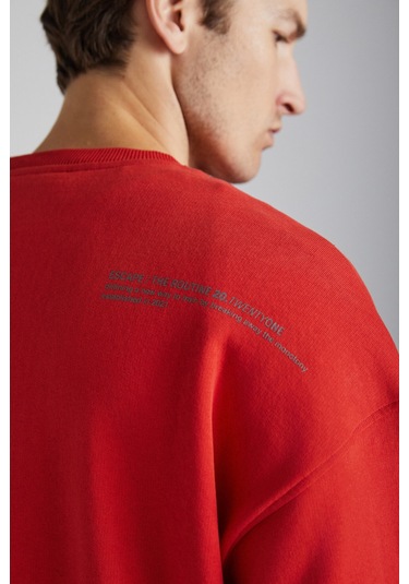 Santıagos Erkek Kangruru Cepli Fermuar Detaylı Arkası Yazı Baskılı Kırmızı Sweatshirt