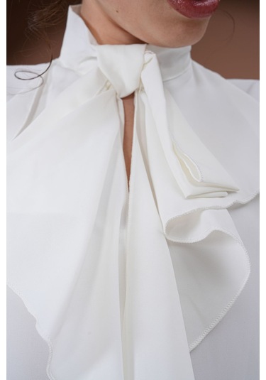 Fırfırlı Zarafet Bluz Beyaz