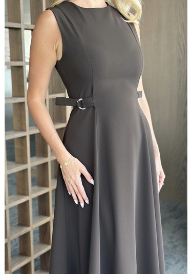 Kahverengi Bel Kemer Detaylı Elbise Kahverengi